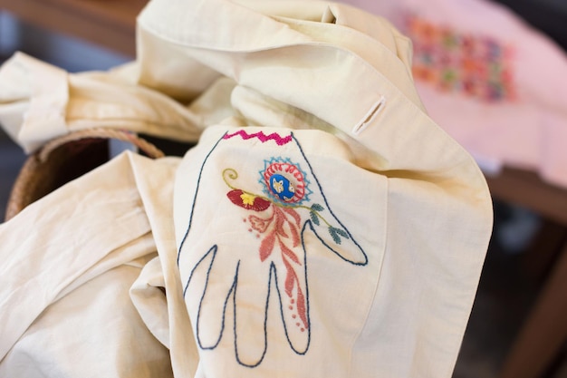 Personalizowany haft na lnianej torbie